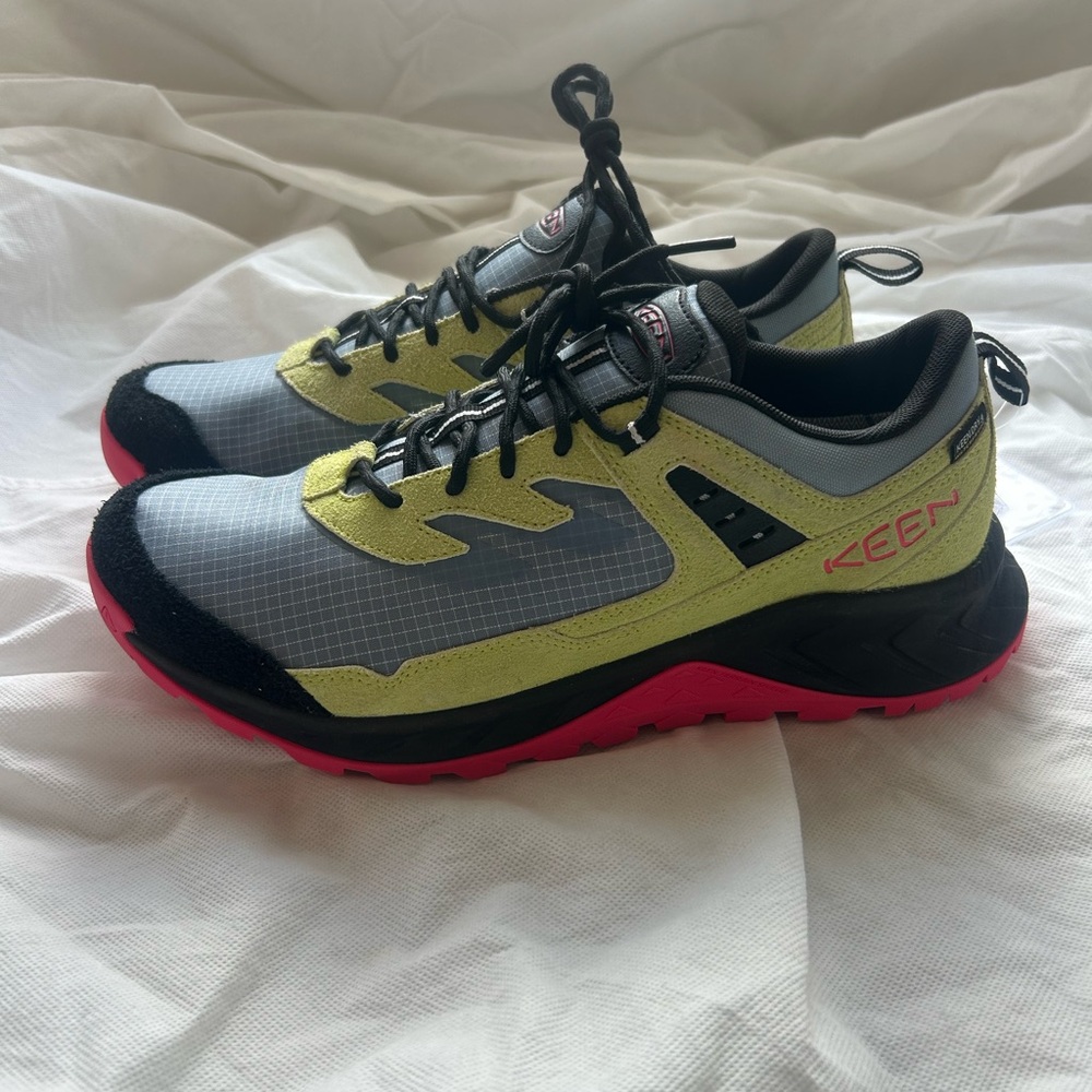 KEEN Men's Gray and Lime Athletic Sneakers.